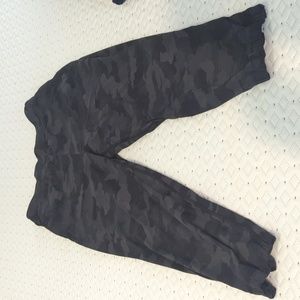 Lululemon size 10 adapted state camo jogger